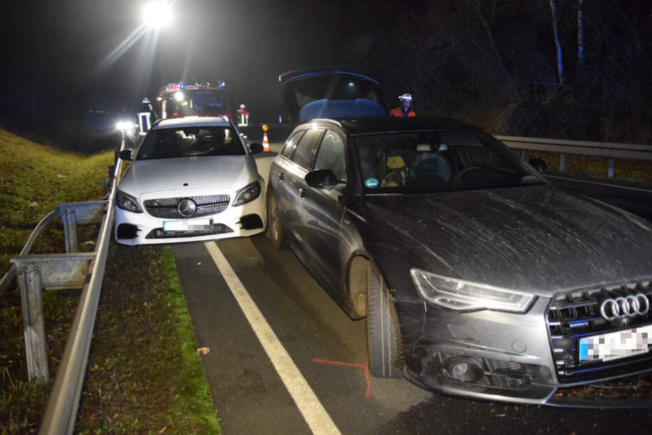 Zwei Autos touchierte der betrunkene Fahrzeuglenker während seiner Autofahrt.