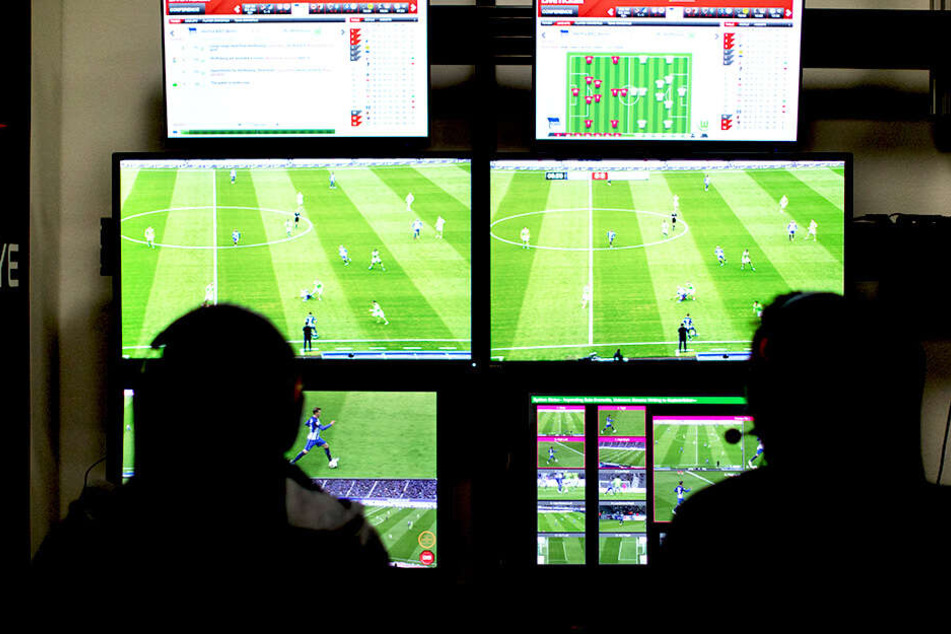 Die Stadien des Unterhauses sollen per Glasfaser-Kabel mit dem Video-Assist-Center verbunden werden.