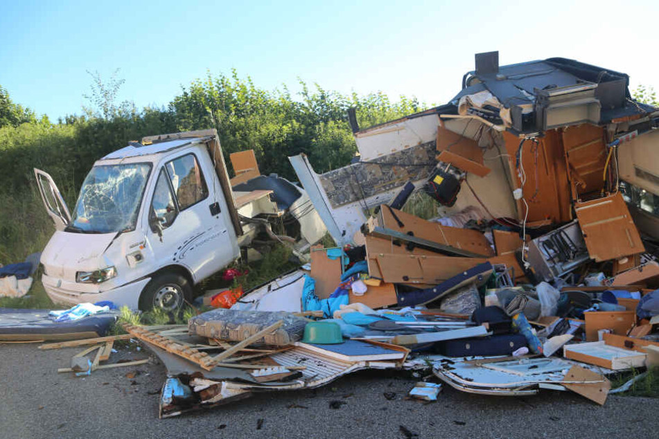 Das Wohnmobil wurde völlig zerstört.