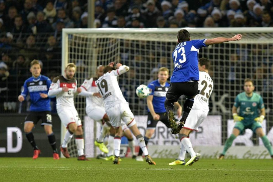 Mit seinem 20-Meter-Hammer besiegelte Florian Dick am 1. Dezember 2017 den 2:0-Sieg gegen den FC St. Pauli.