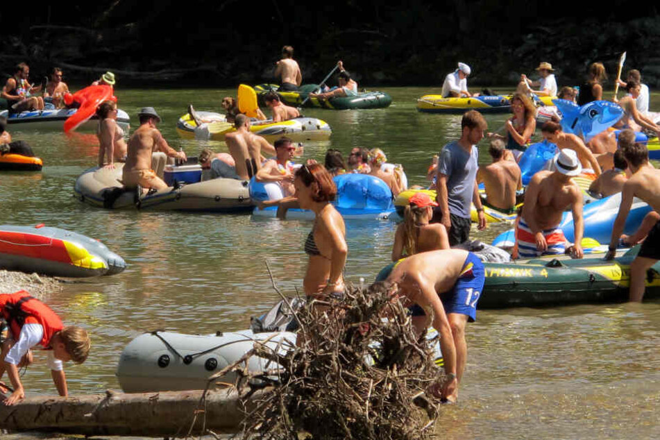 Schlauchbootstouren auf der Isar sind sehr beliebt.