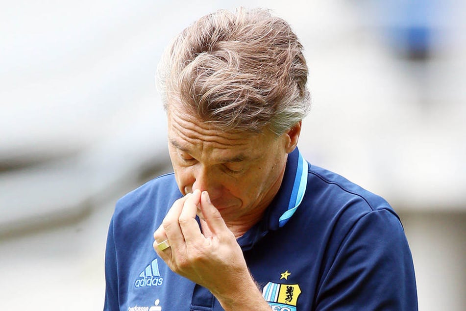 CFC-Trainer Horst Steffen wirkte
nachdenklich - vor ihm liegt noch jede Menge Arbeit.