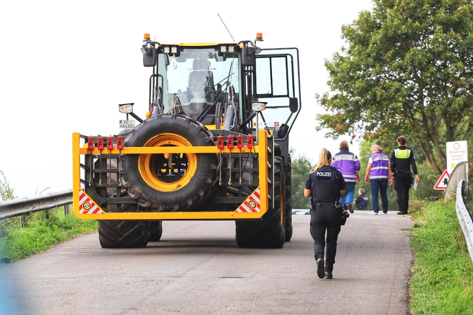 Tödlicher Unfall in Schleswig-Holstein: Frau von Radlader erfasst