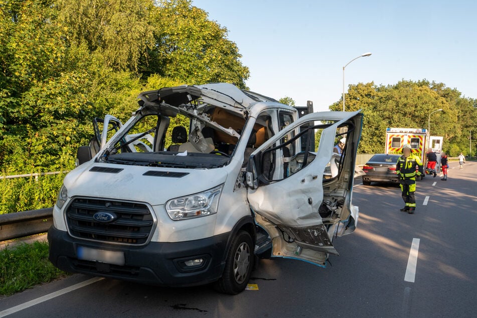 Während der Fahrt gab es plötzlich eine Explosion im Transporter.