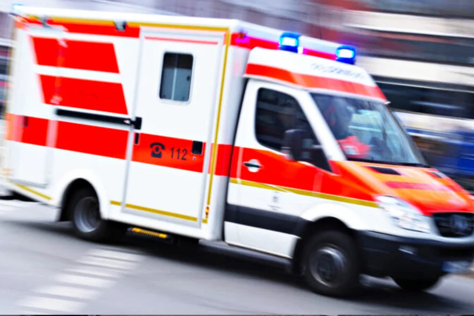 Tragischer Unfall im Erzgebirge: Opel-Fahrer stirbt im Krankenhaus