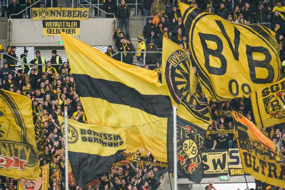 Statt die prickelnde Atmosphäre bei einem Spiel der Borussia live zu erleben, wurden die Kids und ihre Eltern um eine vierstellige Summe betrogen.
