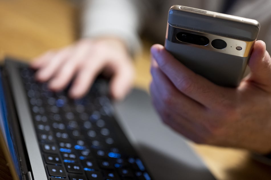 Nach Angaben des NRW-Innenministeriums habe auch "das Tatmittel Internet weiter an Bedeutung gewonnen". (Symbolbild)
