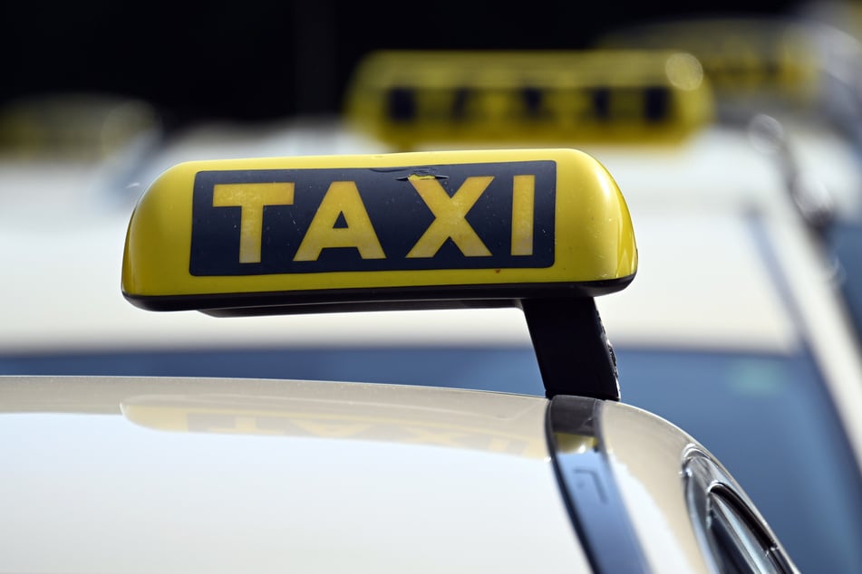 Mann fährt 200 Kilometer mit Taxi und "bezahlt" Fahrer mit Steinen