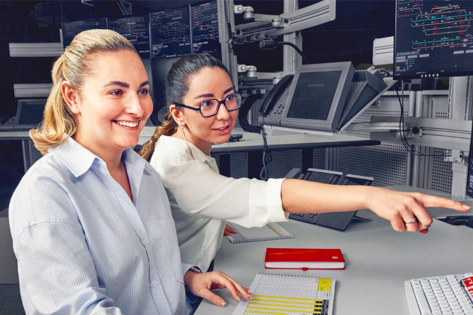 Die DB bietet Quereinsteigenden in Nordhausen die Umschulung zum Zugverkehrssteuerer (w/m/d).