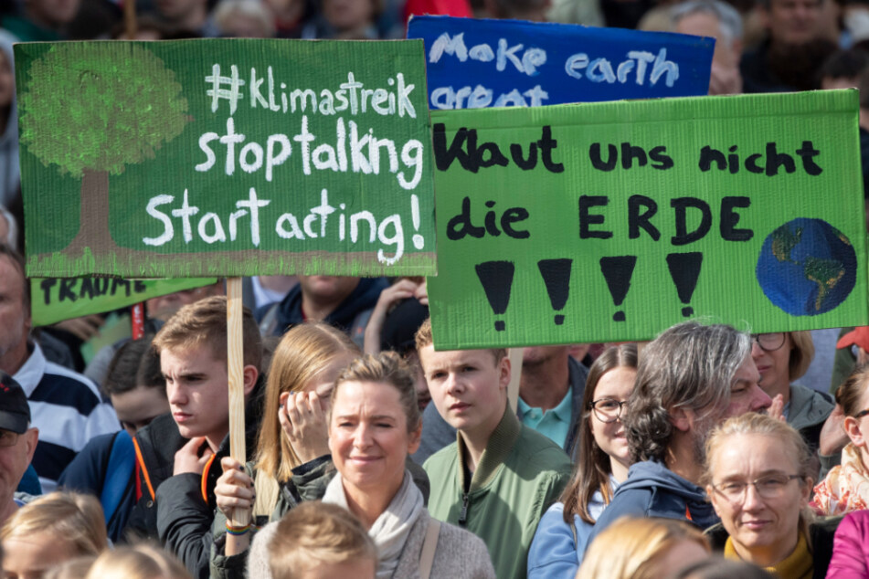 Weltweiter Klimastreik: "Fridays For Future" plant Sternmarsch in Frankfurt
