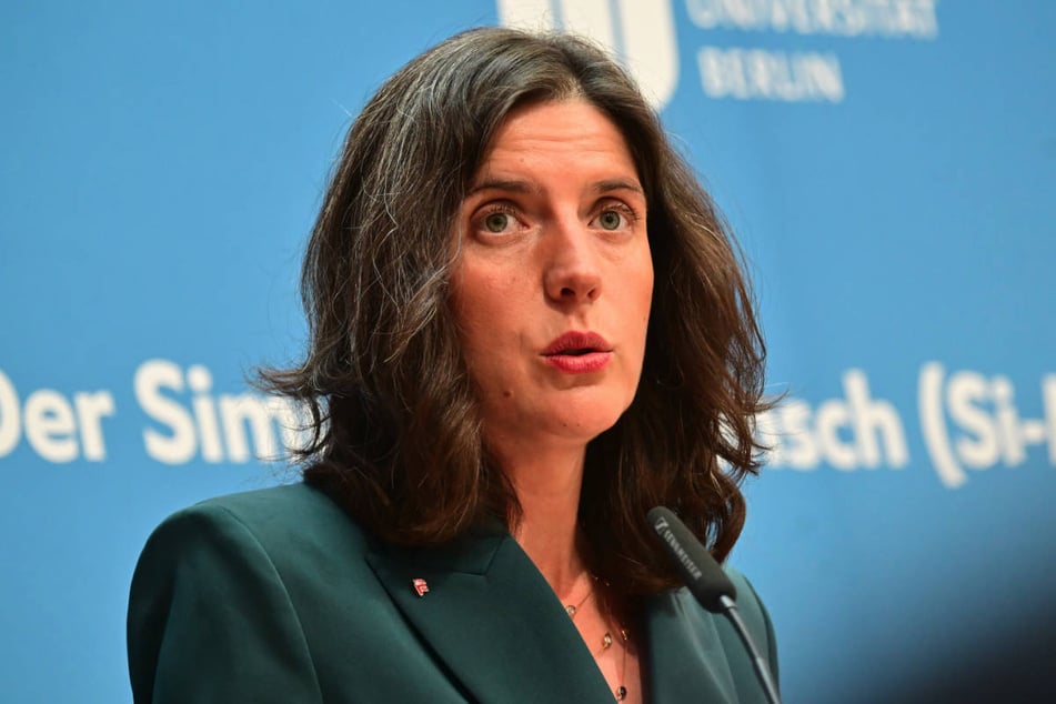 TU-Präsidentin Fatma Deniz (43) musste die Universitätsmitglieder über eine weitere Gebäudeschließung informieren.