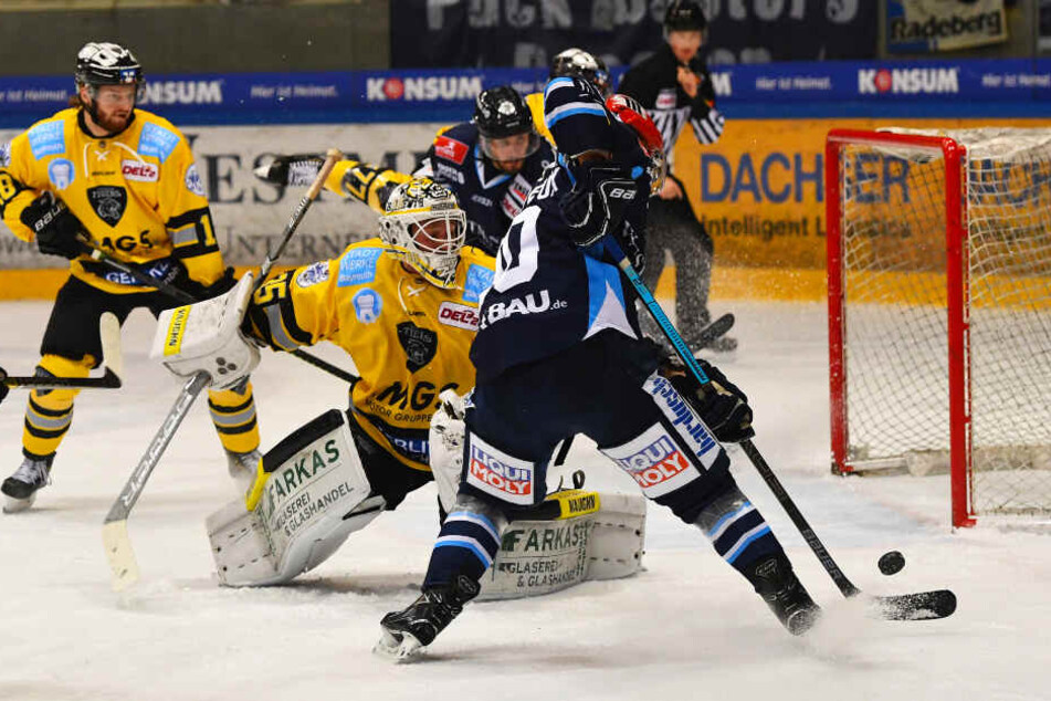 Machen es die Eislöwen wie im letzten Heimspiel gegen Bayreuth? Da traf Mario Lamoureux (vorne) und legte den Grundstein für den Sieg.