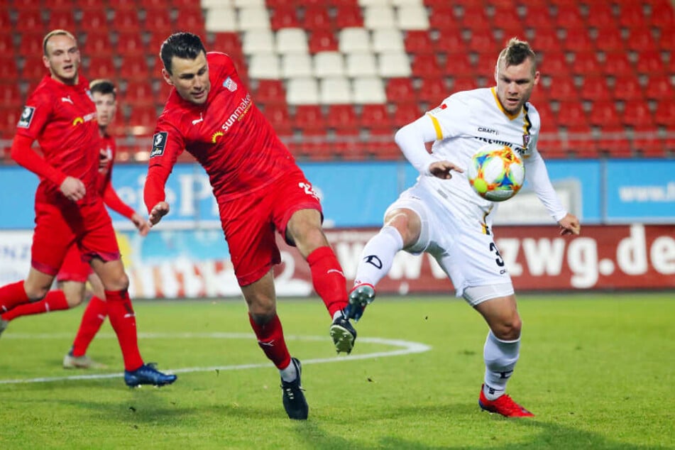 Enges Duell: Brian Hamalainen (r.) und Nils Miatke im Zweikampf.