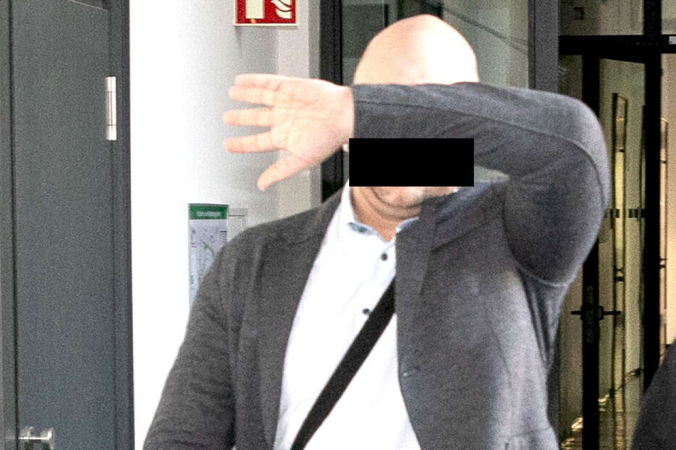 Fabian S. (34) ist vorbestraft, hat noch offene Verfahren und muss sich derzeit wegen Betrugs und Körperverletzung verantworten. Ihm droht eine Haftstrafe ohne Bewährung.