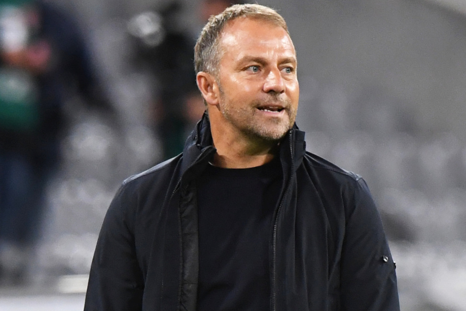 Trainer Hansi Flick (55) hat sich nicht auf einen Zeitpunkt für ein Comeback von Leroy Sané (24) beim FC Bayern festgelegt.