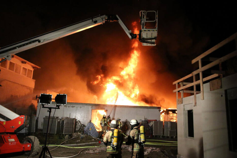 Rund 80 Brandbekämpfer waren im Einsatz.
