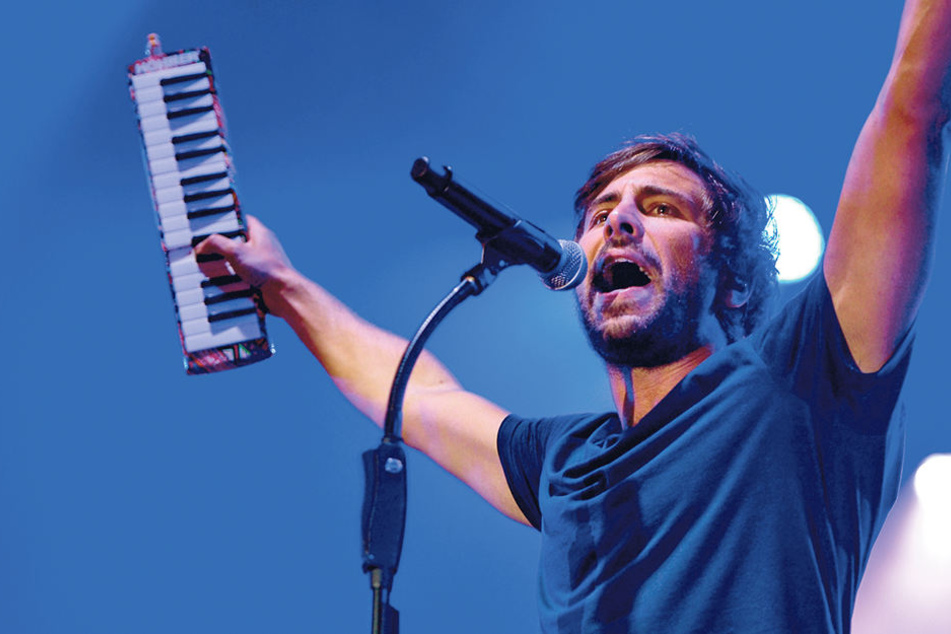 Max Giesinger („Wenn sie tanzt“) füllte den Theaterplatz bis zum letzten Platz.