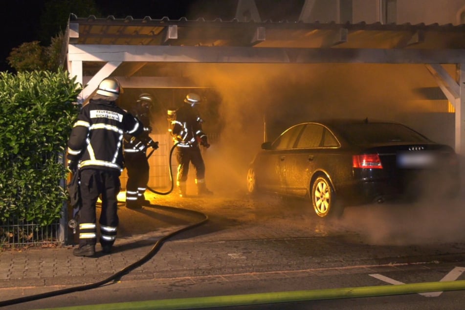 Anwohner wurden am frühen Mittwochmorgen durch einen lauten Knall auf das Feuer aufmerksam.