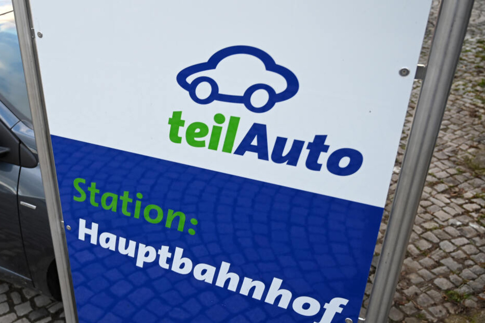 Eine "teilAuto"-Station am Erfurter Hauptbahnhof.