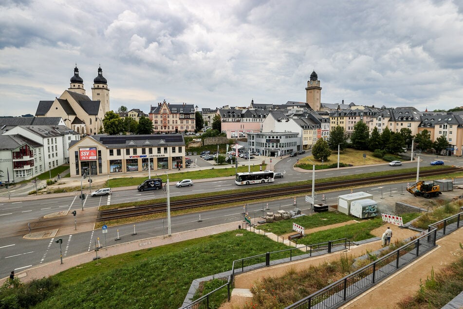 Blick auf die Innenstadt mit der Baustelle und dem vermuteten Fundort eines Blindgängers aus dem Zweiten Weltkrieg unterhalb des Schlossberges.