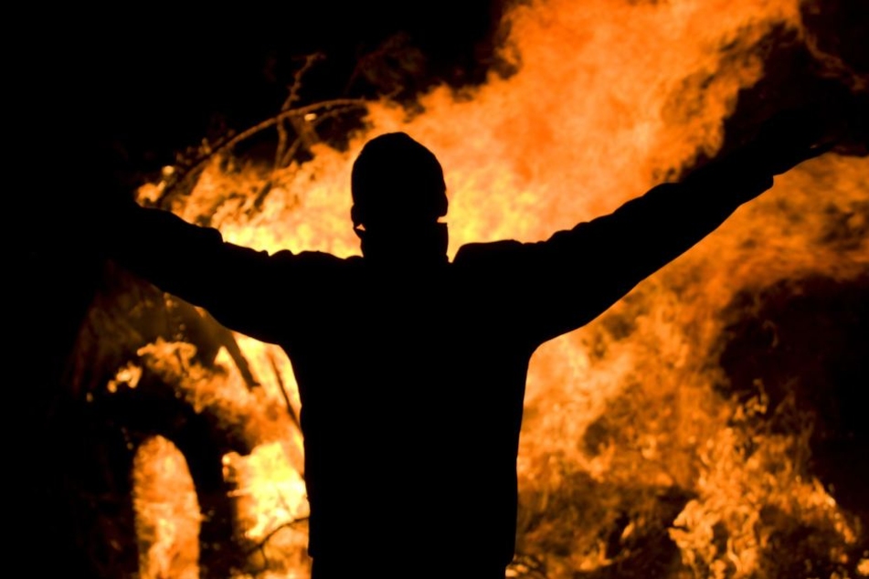 Das heiße Zellstoff-Gemisch verbrannte den Mann (Symbolbild).