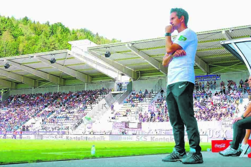 Dirk Schuster bei seiner Heimpremiere als FCE-Coach vor zwei Wochen gegen den VfL Osnabrück. Aue gewann 1:0. Über dieses Ergebnis wäre er morgen nicht böse.