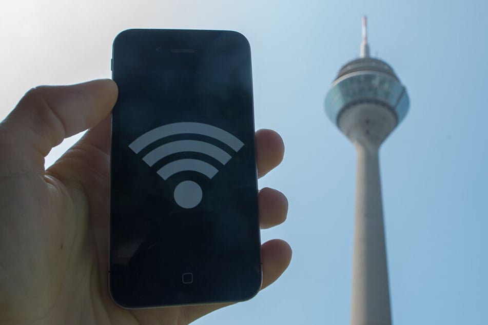 Andere Städte, etwa Düsseldorf, führten bereits vor Jahren flächendeckendes WLAN ein.