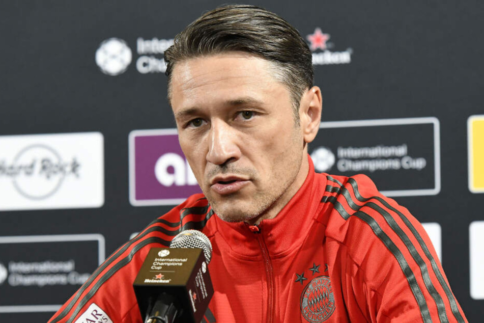 Der Mann soll Niko Kovac an den Füßen gepackt haben.