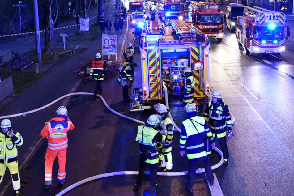 Mehrere Löschzüge kamen bei dem Brand zum Einsatz.