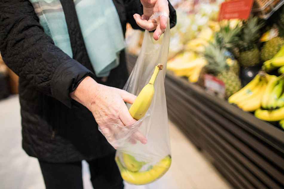 Obst und Gemüse landen noch immer viel zu oft in Plastikverpackungen. Kampf gegen Plastik geht anders!
