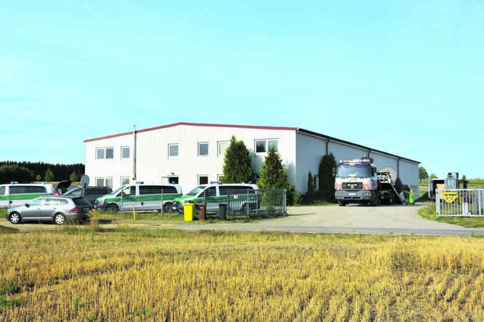 In dieser Lagerhalle bei Görlitz hoben Zöllner im August eine illegale Tabakfabrik aus.