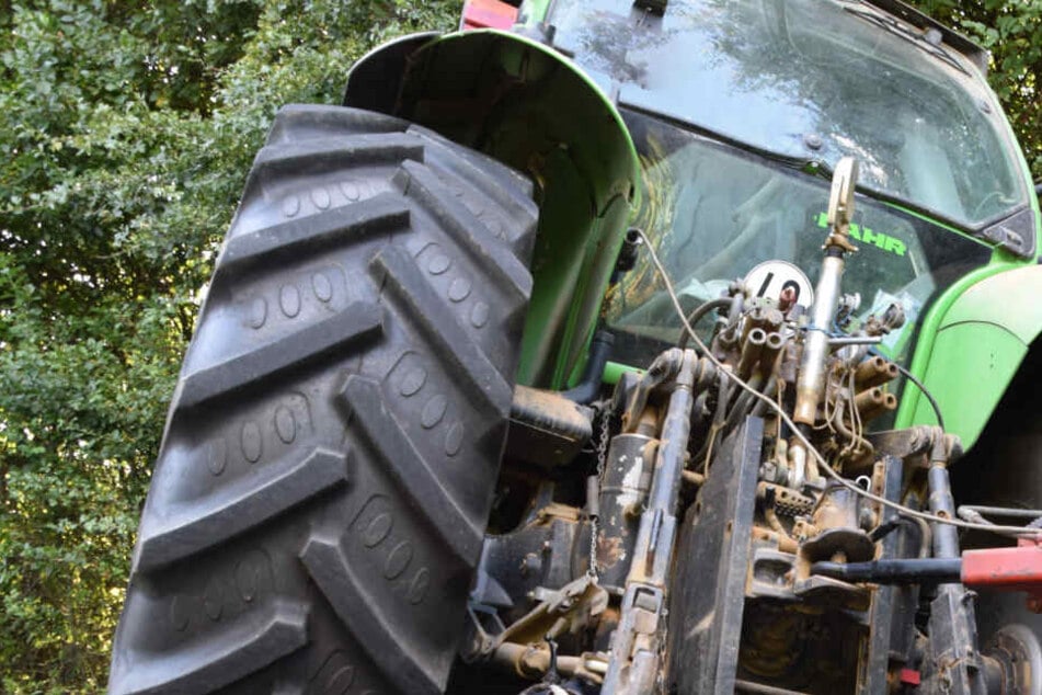 Bei einem Unfall mit einem Traktor wurde ein Kleinkind überfahren. (Symbolbild)