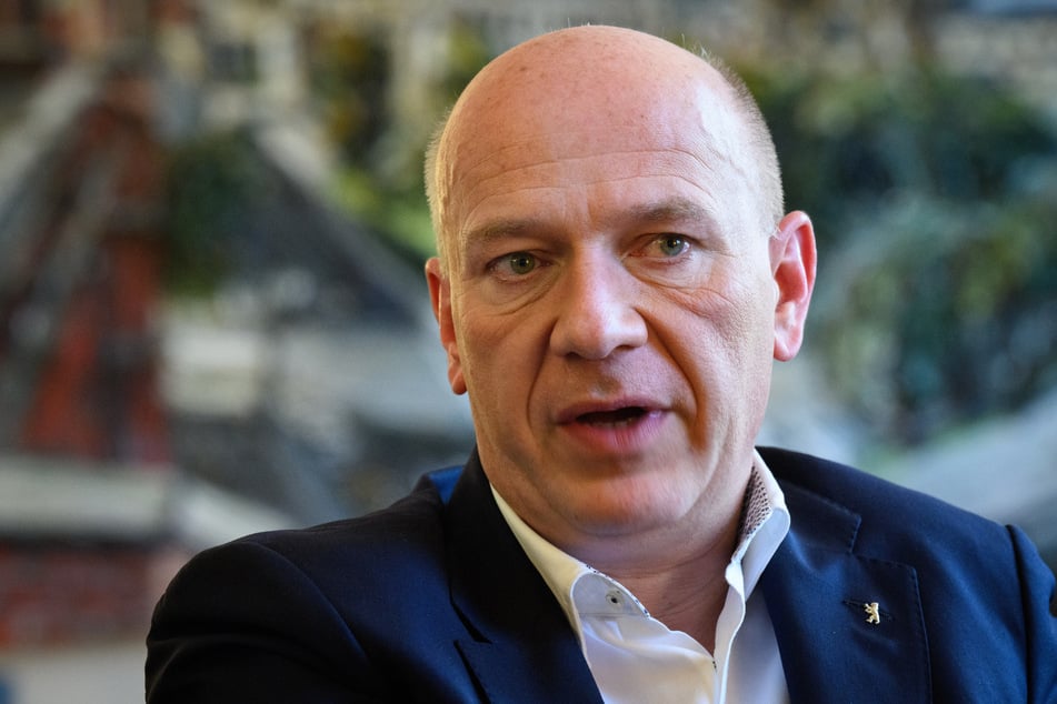 Berlins Regierender Bürgermeister Kai Wegner (52, CDU) will jetzt doch neue Schulden machen.
