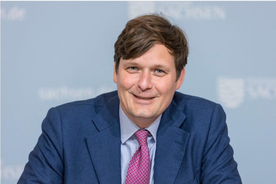 Kultusminister Conrad Clemens (42, CDU) freut sich über weniger Unterrichtsausfall in Sachsen. (Archivfoto)