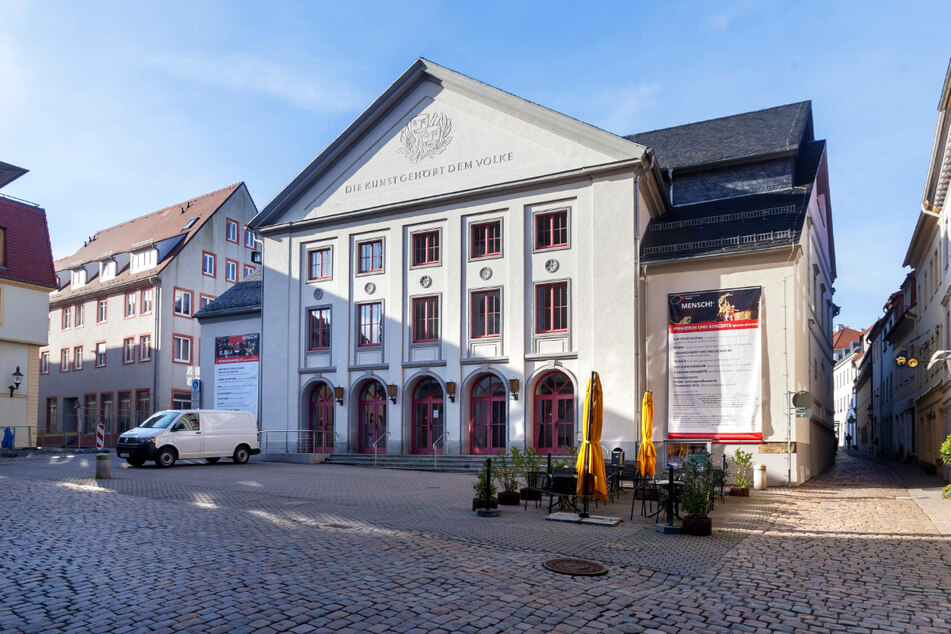 Die Bürgerbühne Siebenlehn präsentiert im Theater Freiberg mit einem Laienschauspielerensemble aus der Region das Leben von Amalie Dietrich.
