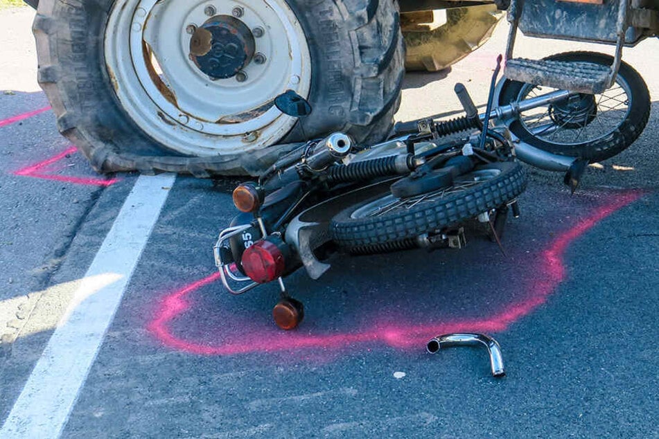 Der Motorradfahrer wurde bei dem Unfall verletzt.