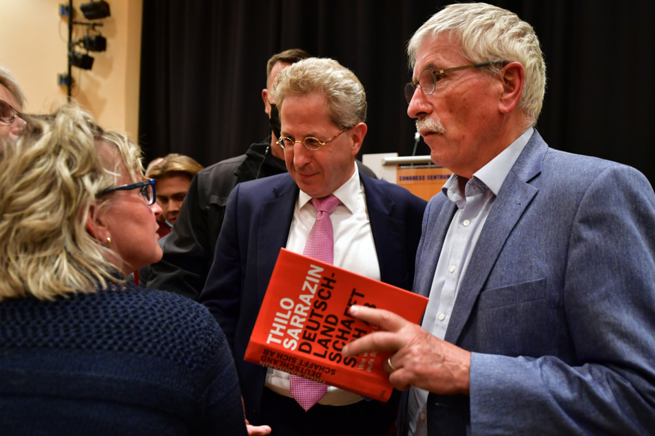 CDU-Bundestagskandidat Hans-Georg Maaßen (58) und der von der SPD ausgeschlossene Ex-Politiker Thilo Sarrazin (76) haben am Donnerstagabend einen gemeinsamen Auftritt in Suhl absolviert.
