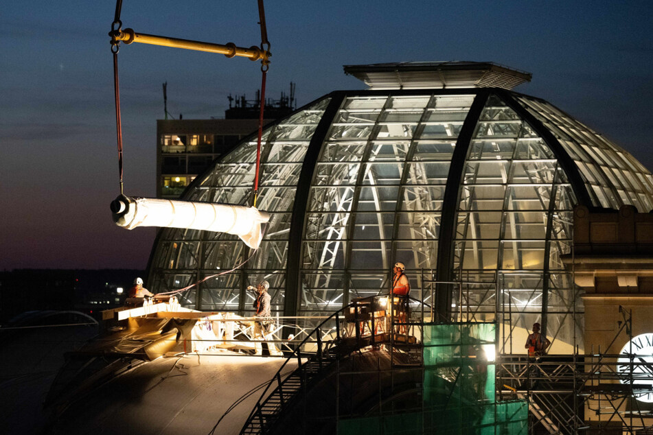 Dresden: Neues Dach fliegt für den Hauptbahnhof ein
