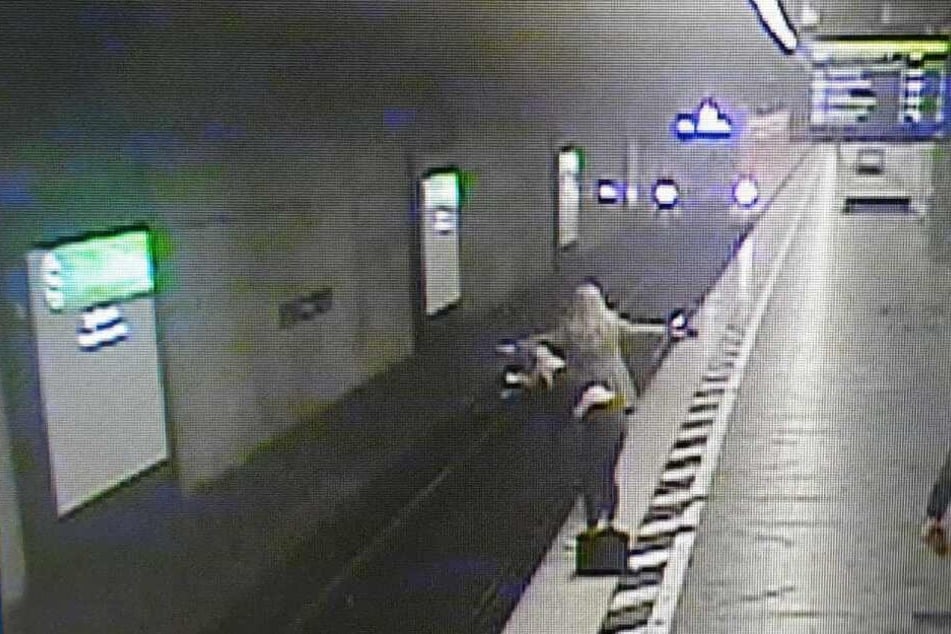 Betrunkener Schweizer (23) stürzte ins Gleis: Jetzt will er seine deutsche Retterin kennenlernen