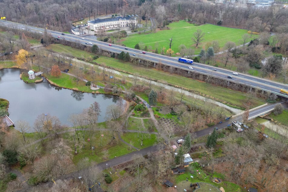 Markkleeberg und die Stadt Leipzig streben aber seit mehreren Jahren an, dass die Brücke nicht neu gebaut wird, sondern die Straße tiefergelegt wird und künftig durch einen Tunnel führt. (Archiv)