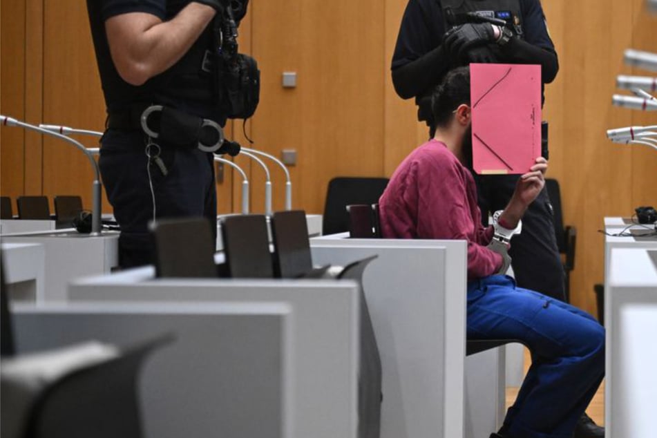 Frau von Mannheimer Messerangreifer: "hat sich zurückgezogen und anders verhalten"