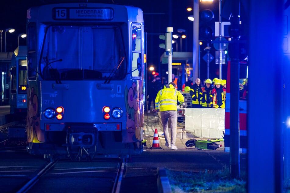 Ein unabhängiger Gutachter der DEKRA hielt die Spuren nach dem Unfall fest, um so das Geschehen rekonstruieren zu können.
