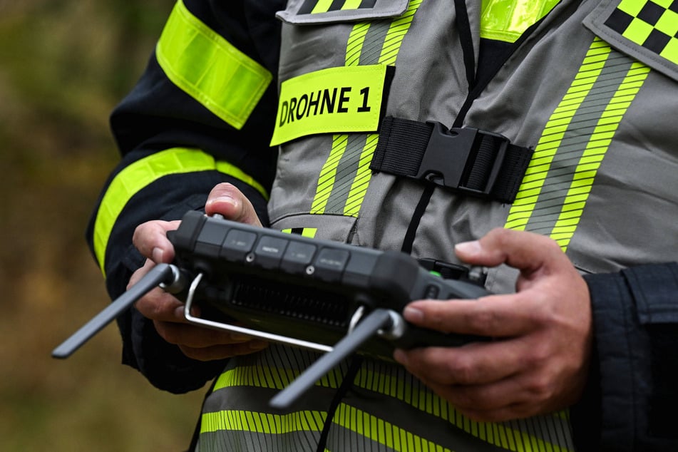 Speziell ausgebildete Drohnenpiloten steuern die unbemannten Fluggeräte.