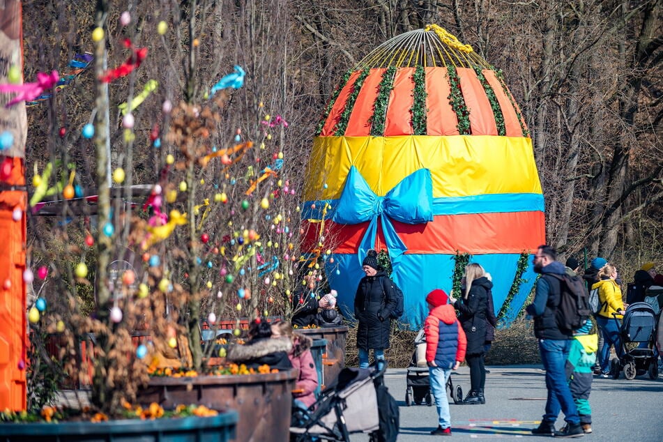 Sachsens größtes Osterei kann in Oskarshausen bestaunt werden.