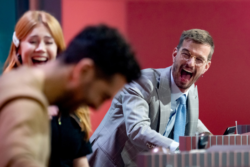 Noch kann Joko Winterscheidt (r.) lachen. Ob er aber seine Show auch zurückbekommen wird?