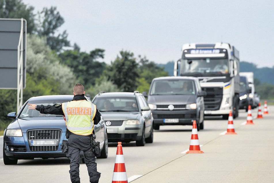 Stichprobenartig zog die Polizei gestern Autos von der Autobahn 4.