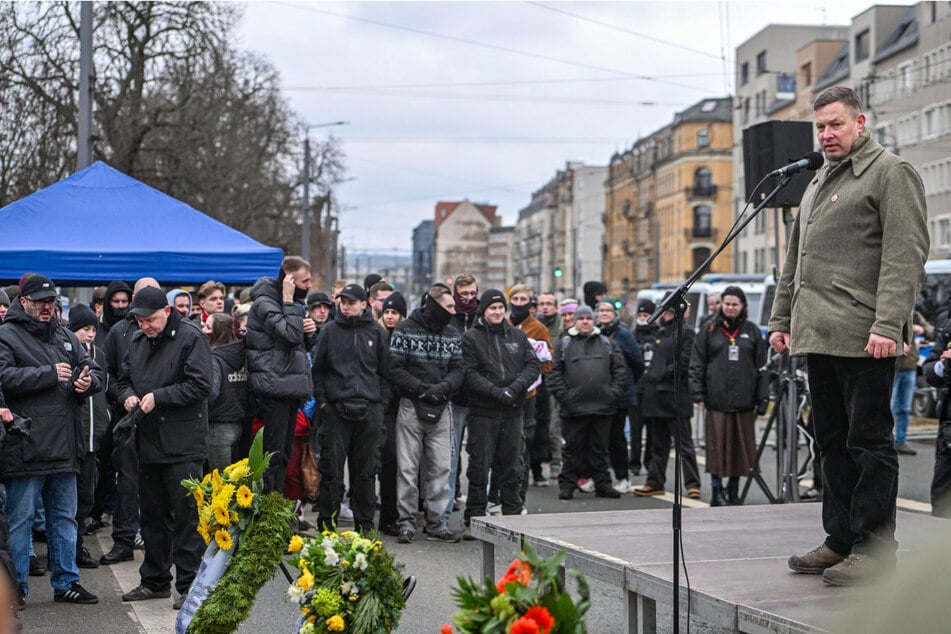 Lutz Giesen (51) eröffnete die Kundgebung am Bahnhof Mitte.