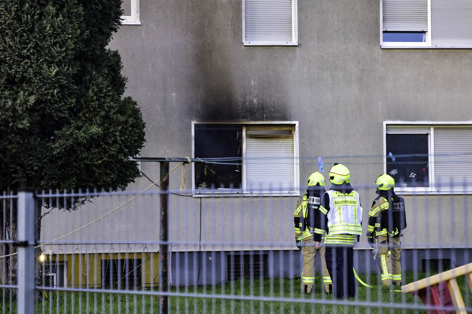 Nach einem Wohnungsbrand in Bornheim (Rhein-Sieg-Kreis) haben 35 Einsatzkräfte der Feuerwehr den Brand schnell unter Kontrolle gebracht.