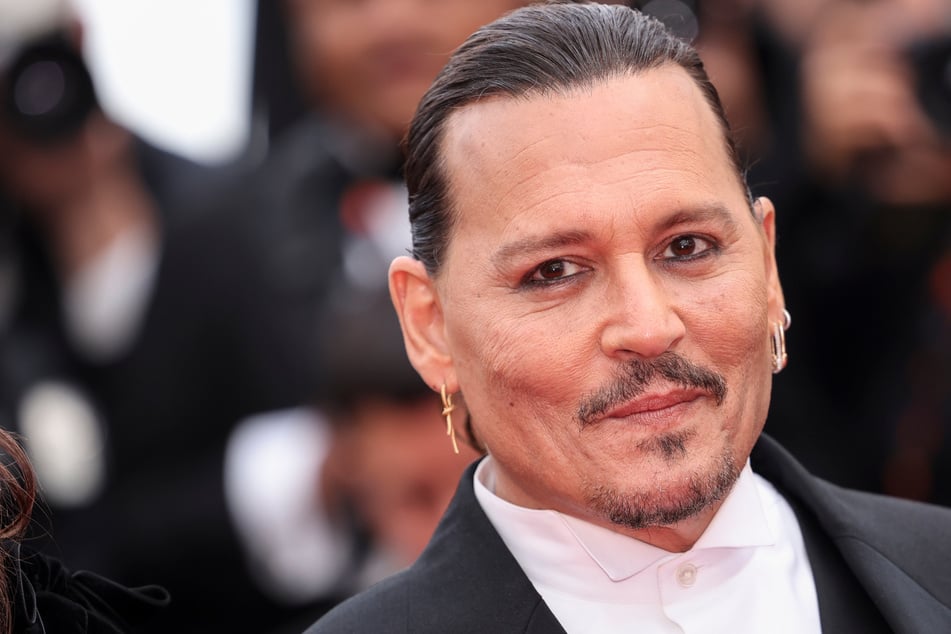 Frisch verliebt! Johnny Depp turtelt mit 33 Jahre jüngerem Model