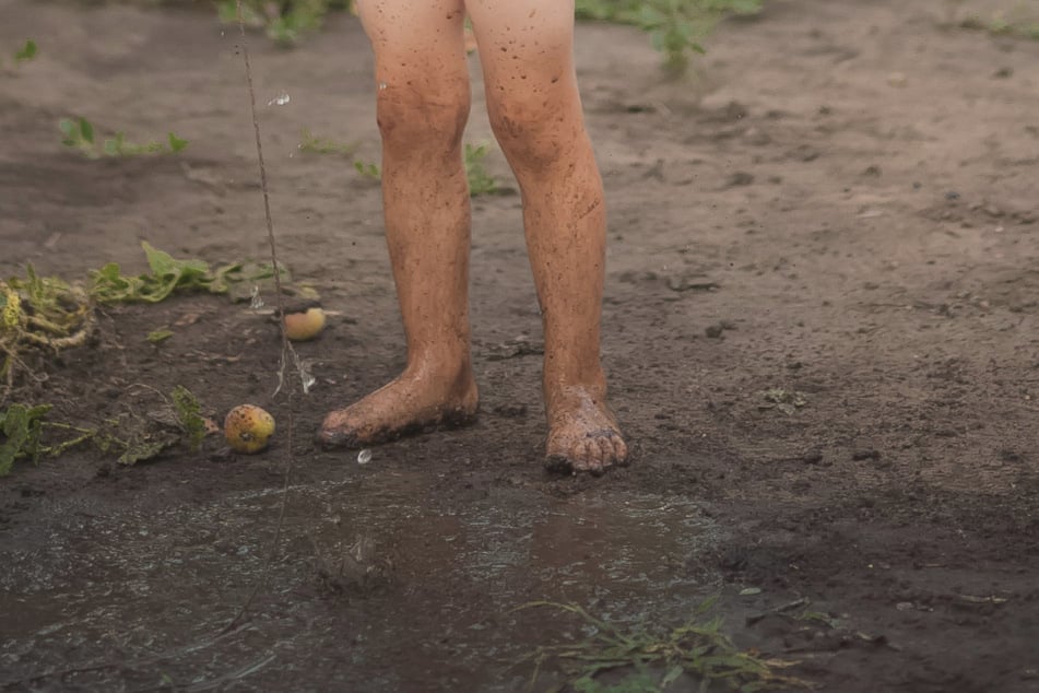 Als die Passanten den Jungen (5) von der Kreuzung holten, trug er keine Kleidung. (Symbolbild)